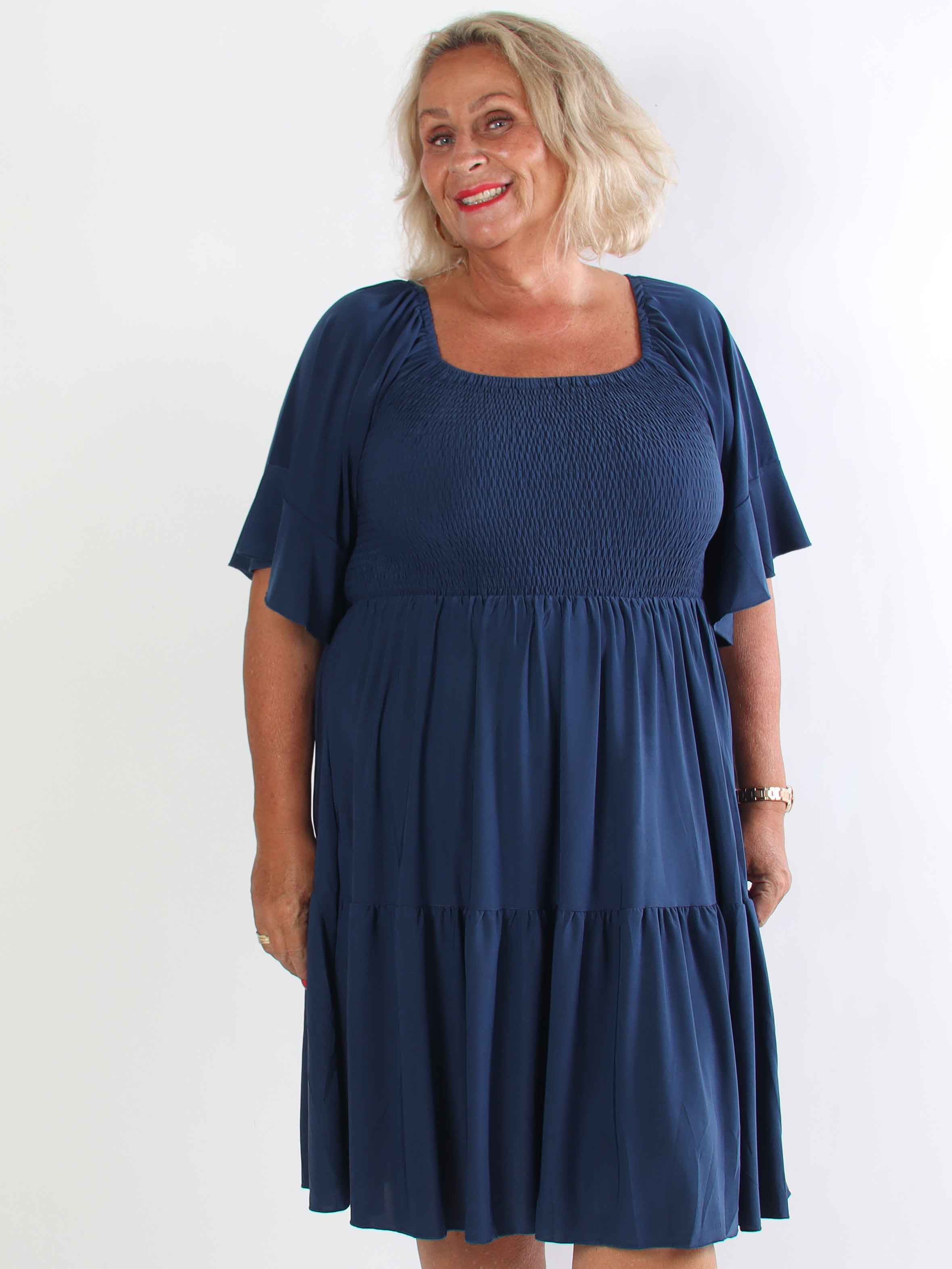 Elna Plain Short - Elastisk plain plus size kjole med smock over brystet